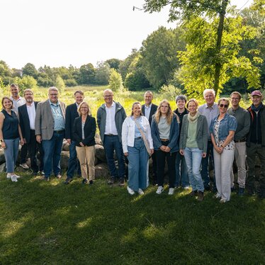 Gruppenfoto mit Bischöfin Steen und Minister Goldschmidt in Schönwalde