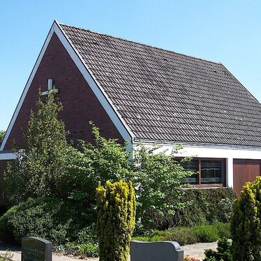 Blick auf die Friedhofskapelle in Herzhorn