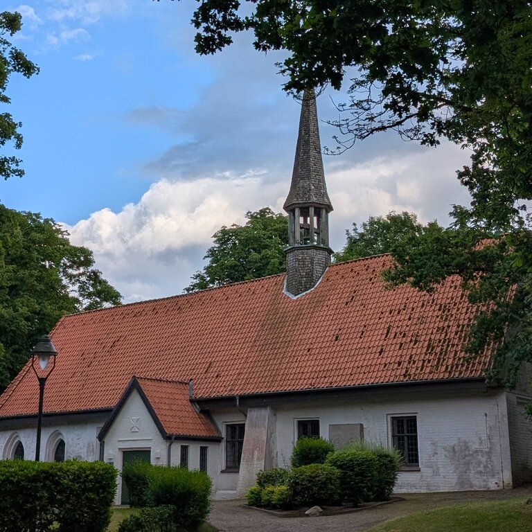 Kirche in Burg in Dithmarschen Blick auf die Kirche in Burg in Dithmarschen