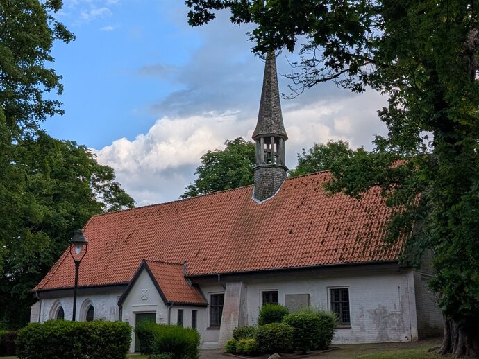 Blick auf die Kirche in Burg in Dithmarschen