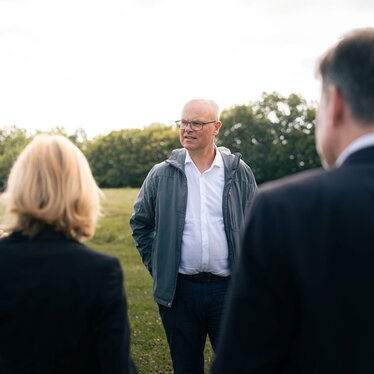 Minister Goldschmidt diskutiert mit Mitgliedern des KGR in Schönwalde
