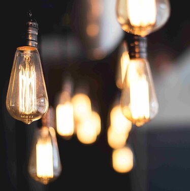 LED Glühlampen hängen von der Decke