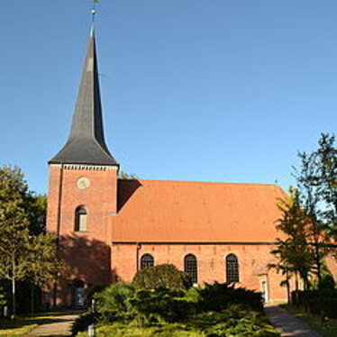 Blick auf die Marienkirche in Hohn im Kirchenkreis Rendsburg-Eckernförde