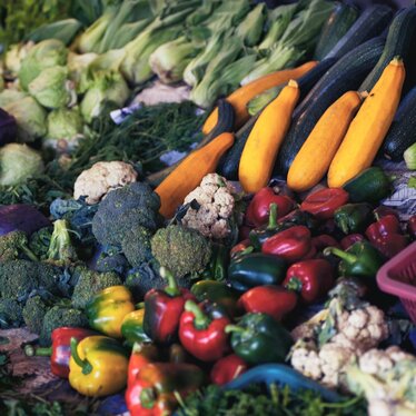 Gemüse auf Markt Gemüse auf einem Marktstand
