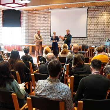 Blick auf die Teilnehmenden beim Klimabarcamp im Februar 2026 in Elmshorn