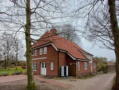 Blick auf Gemeindehaus in Niebüll mit Wärmepumpe Blick auf Gemeindehaus in Niebüll mit Wärmepumpe