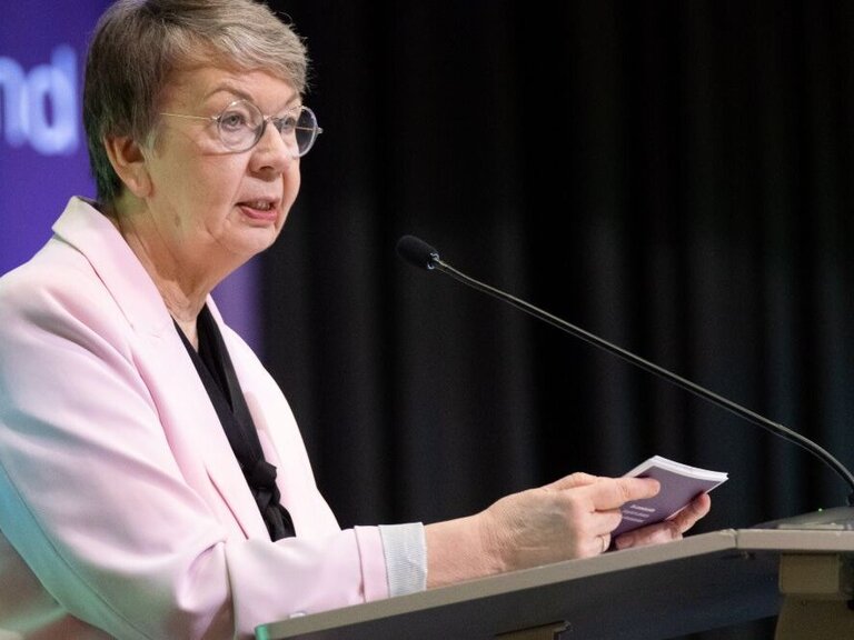 Landesbischöfin stellt Klimaschutzbericht vor_Synode Februar 2026