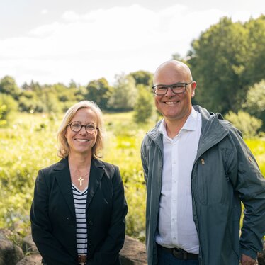 Bischöfin Nora Steen und Minister Tobias Goldschmidt in Schönwalde
