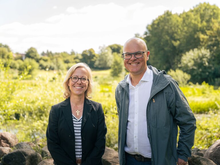 Bischöfin Nora Steen und Minister Tobias Goldschmidt in Schönwalde Bischöfin Nora Steen und Minister Tobias Goldschmidt in Schönwalde