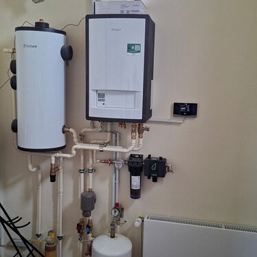 Der Wärmespeicher in Keller der Friedhofskapelle Neuwerk.